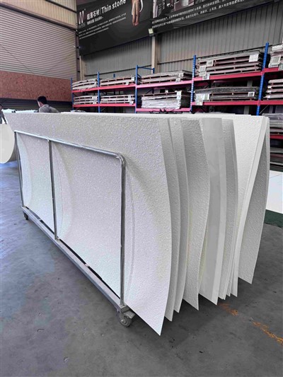 Saj Zawg Zog Tej Nyias Pob Zeb Rau Sab Hauv Phab Ntsa